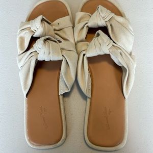 Universal Thread sandals
